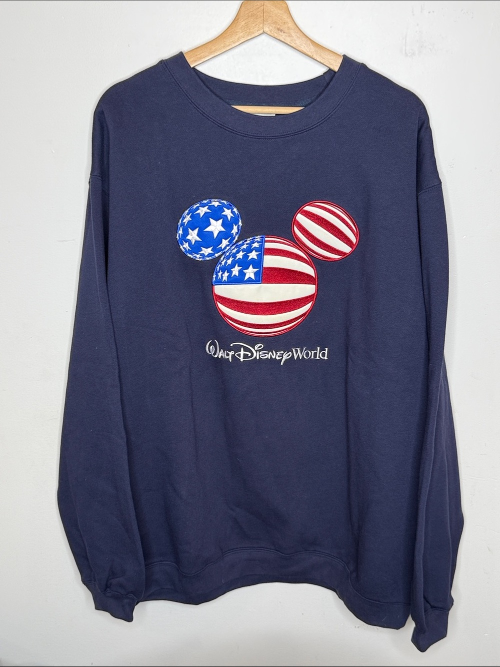Vintage Walt Disney World American Flag Mickey Embroidered Sweatshirt XL